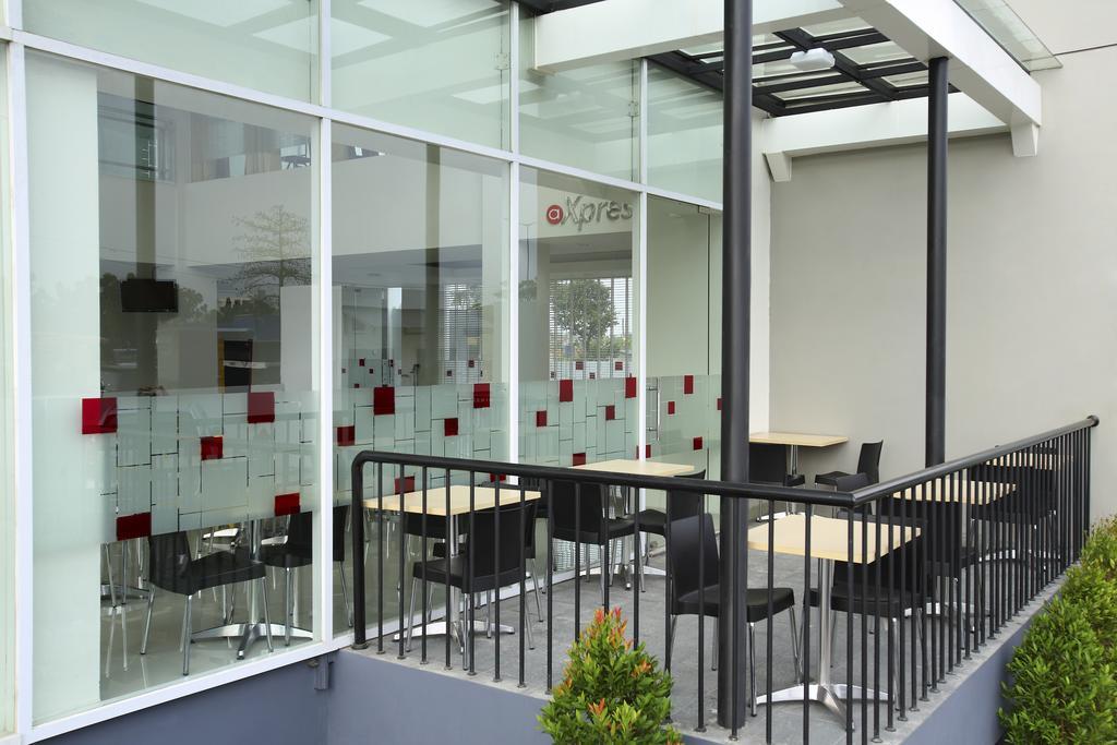 Amaris Hotel Bekasi Barat Exterior foto