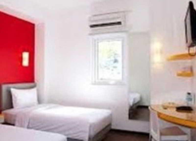 Amaris Hotel Bekasi Barat Exterior foto